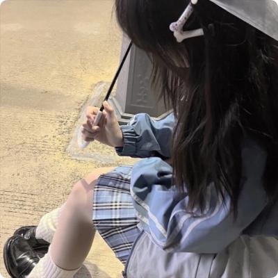 我们中的一个被绊倒